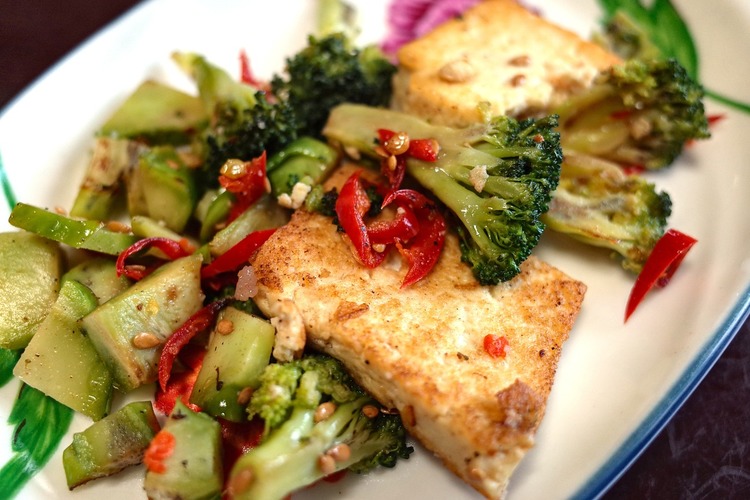 Tofu Recipe - Tofu and Broccoli Stir Fry with Peppers