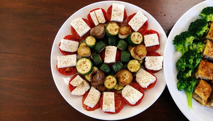 Tofu Recipe - Tofu Salad with Tomatoes, Zucchini and Tofu